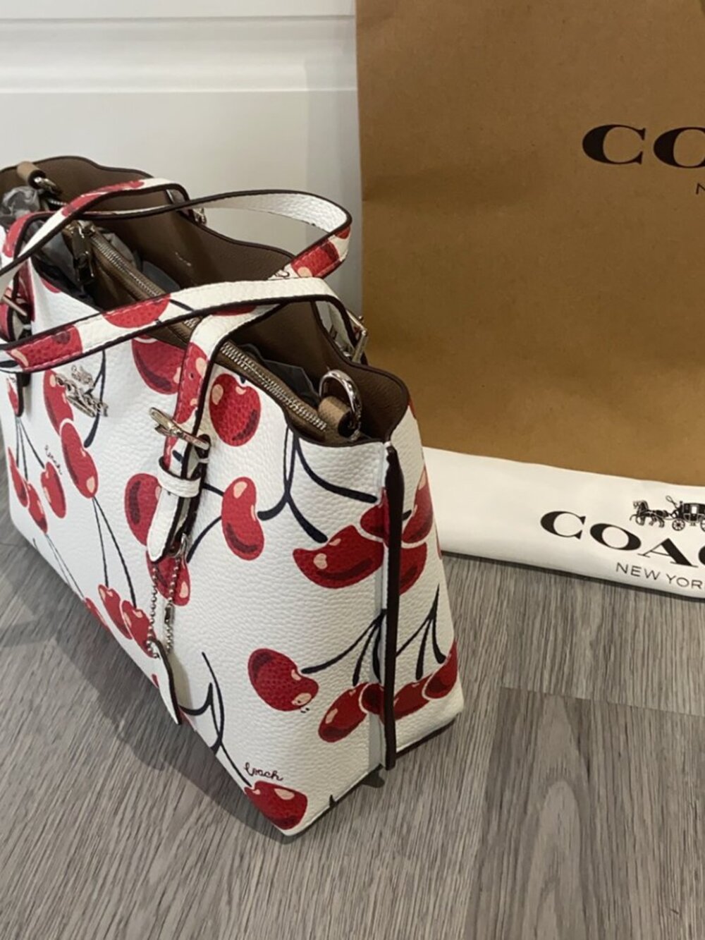 🔥🎁COACH Mollie Tote Bag 25 With Cherry Print（CY695） - Picture 6 of 8